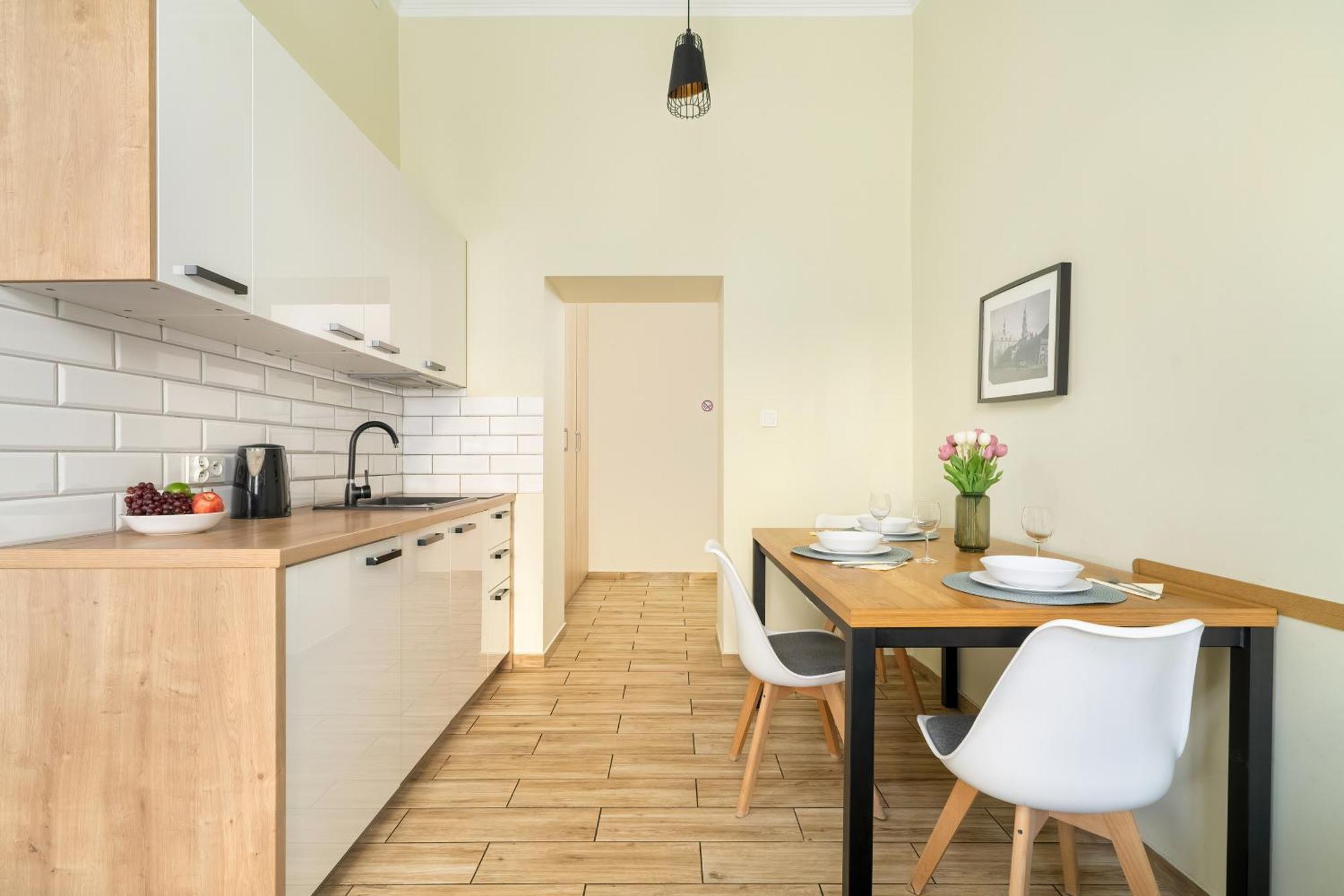 Jasne Studia Very Berry W Centrum Poznania By Renters Apartament