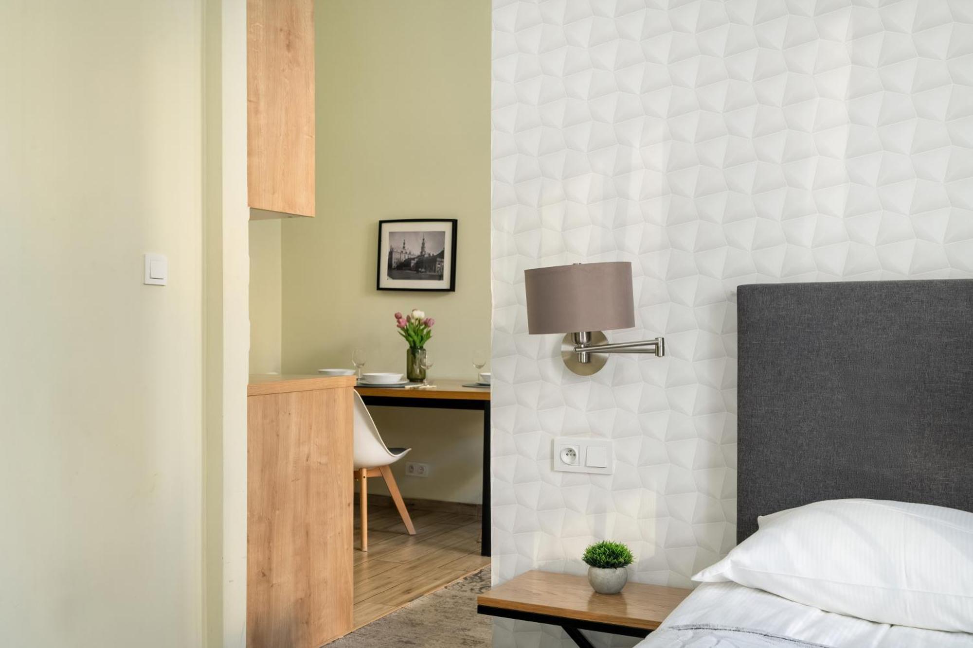 Jasne Studia Very Berry W Centrum Poznania By Renters Apartament *